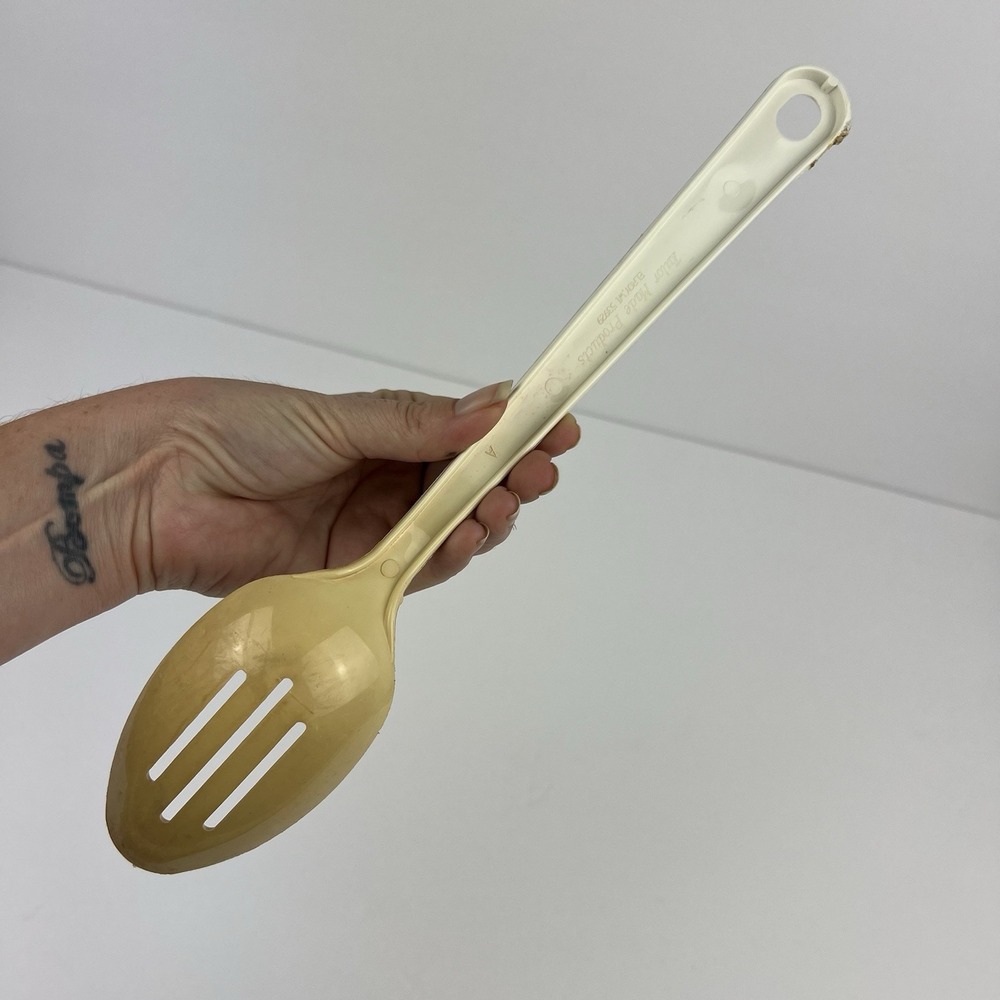 VTG Almond Beige Tailor Made Products Plastic Nylon Utensil Slotted Spoon‎ Flaw